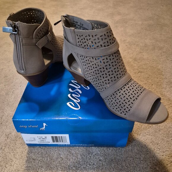 Easy Street Carrigan Cutout Women's Bootie - Picture 2 of 2